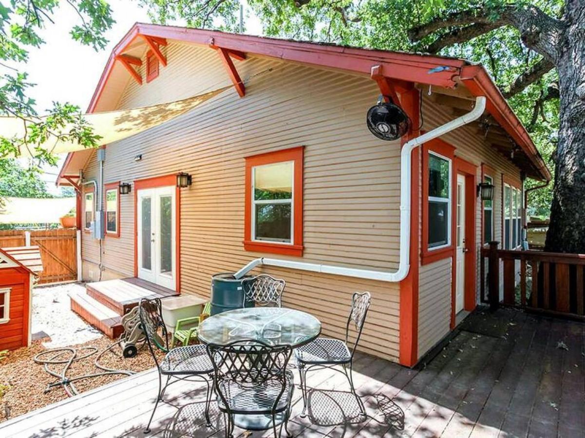Downtown In Amazing Walkable Location Holiday home Austin