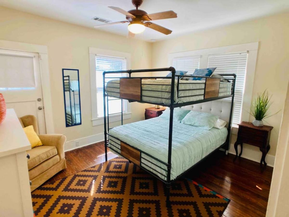 Downtown In Amazing Walkable Location Holiday home Austin