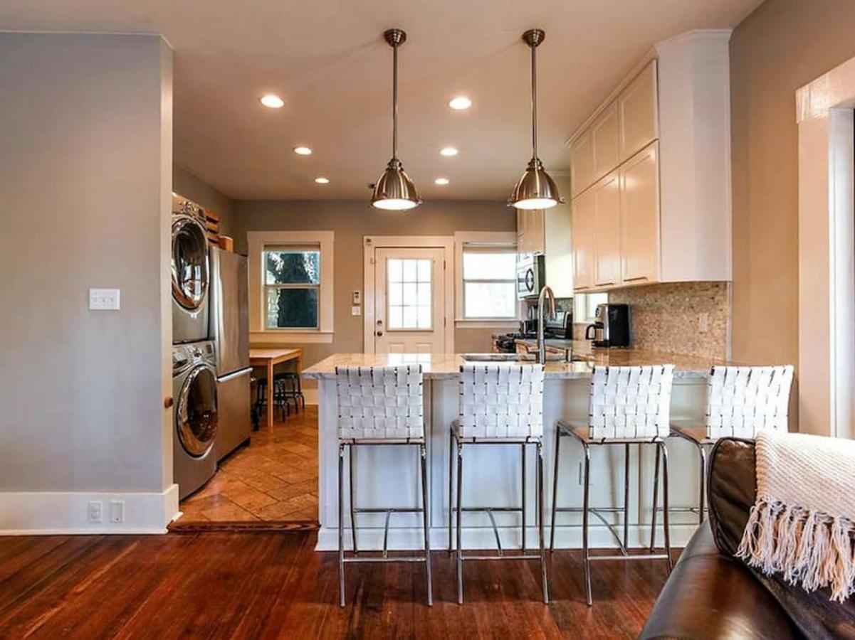 Downtown In Amazing Walkable Location Holiday home