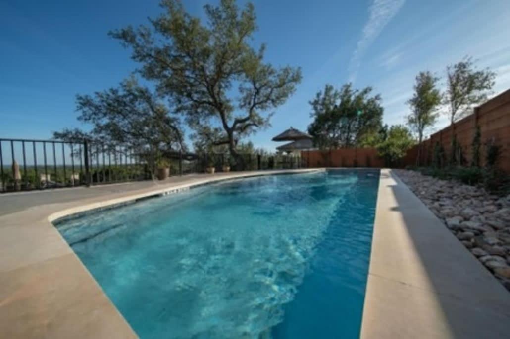 Brand New Travis Estate - Awesome Pool Holiday home Austin