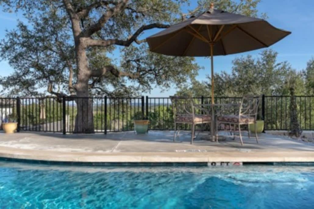 Brand New Travis Estate - Awesome Pool Holiday home Austin