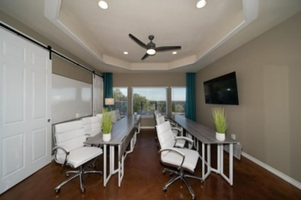 Brand New Travis Estate - Awesome Pool Holiday home Austin