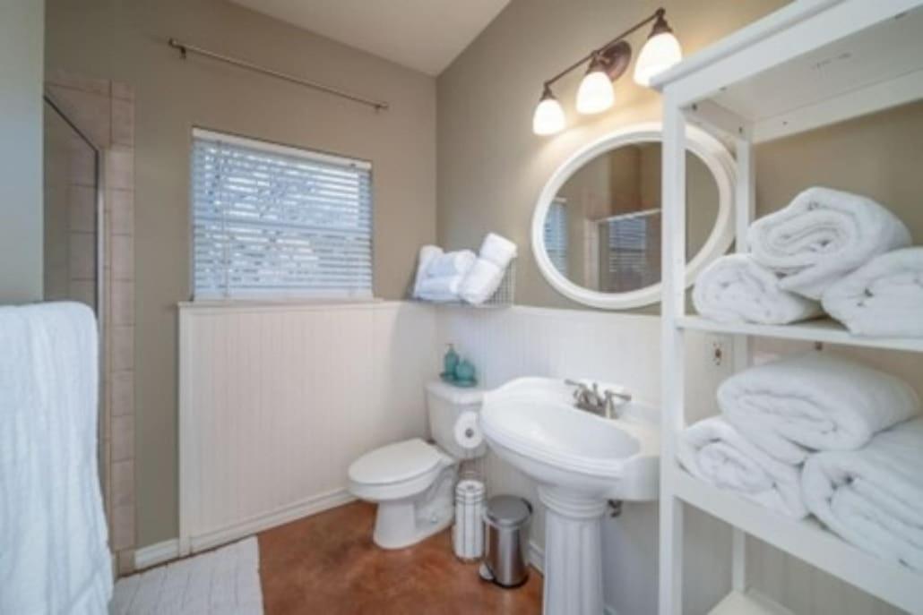 Brand New Travis Estate - Awesome Pool Holiday home *