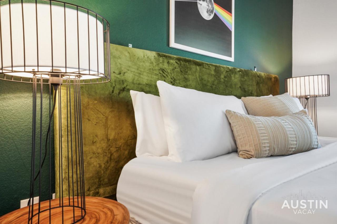 Dual Urban Oasis 8br In Vibrant North Loop Hub Austin