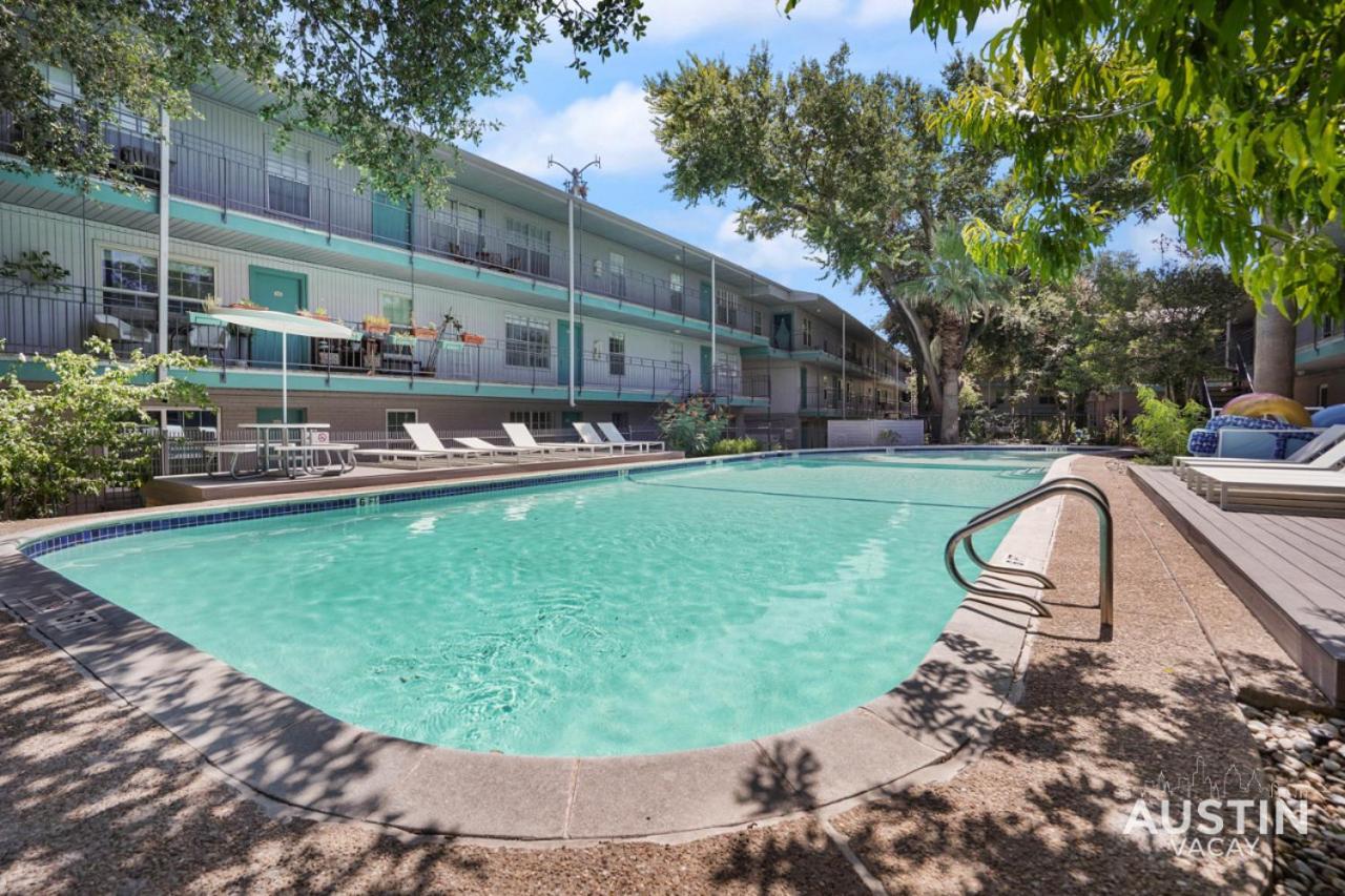 Holiday home Chic Poolside Homebase Steps From South Congress *