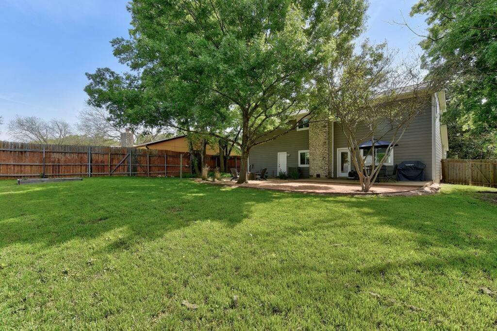 Holiday home Remodeled 3br, 2.5 Bath Retreat W/ Large Backyard Austin