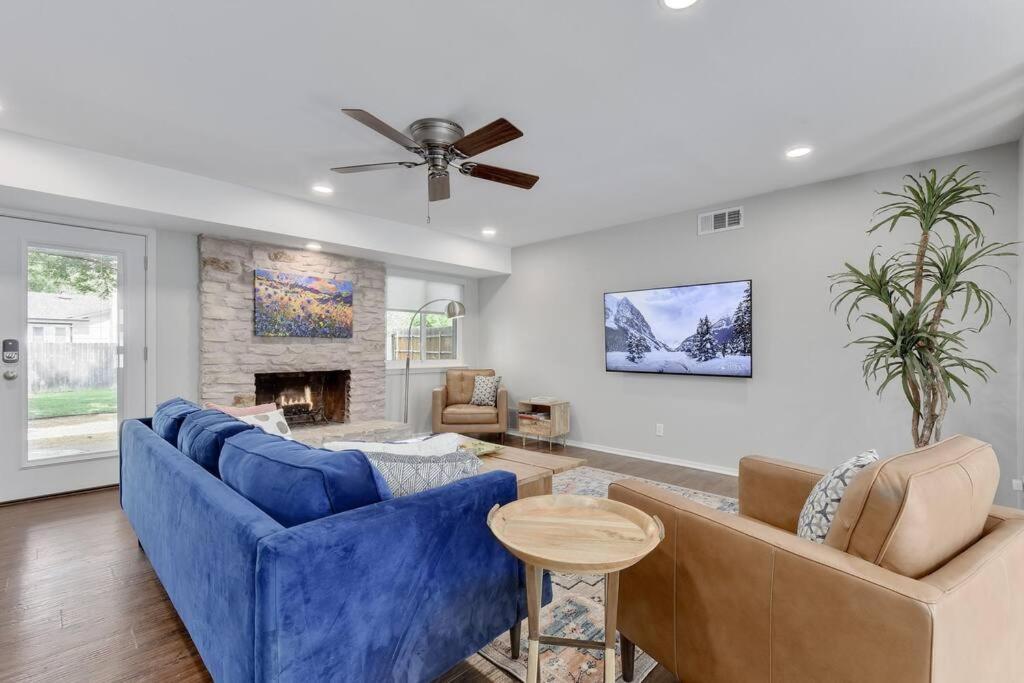 Remodeled 3br, 2.5 Bath Retreat W/ Large Backyard * Austin