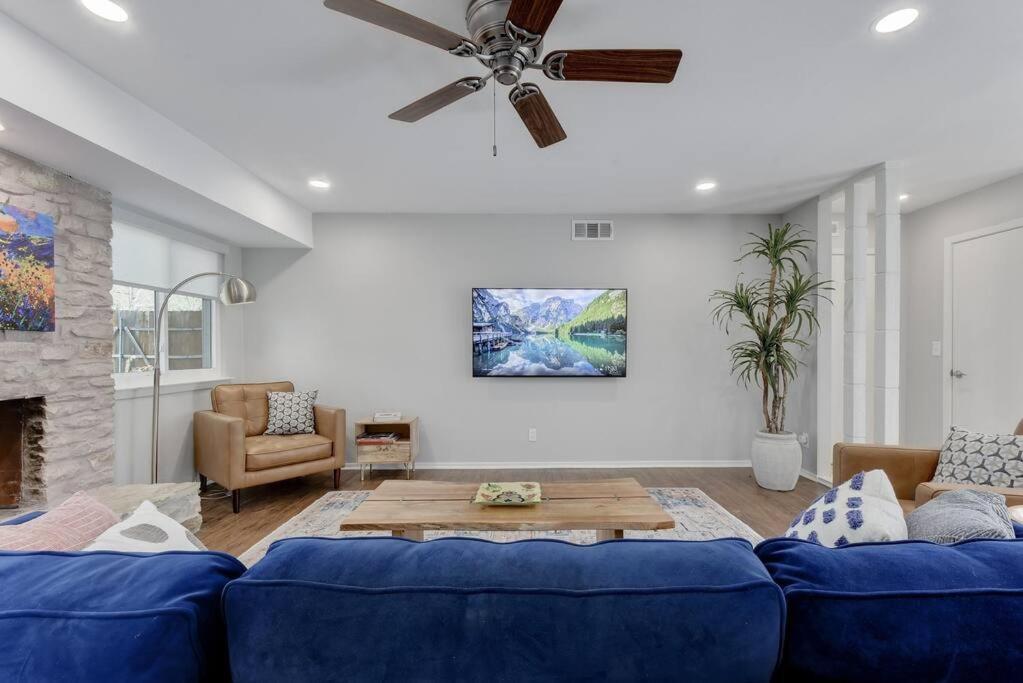 Remodeled 3br, 2.5 Bath Retreat W/ Large Backyard Holiday home *