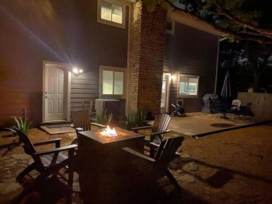 Holiday home Remodeled 3br, 2.5 Bath Retreat W/ Large Backyard