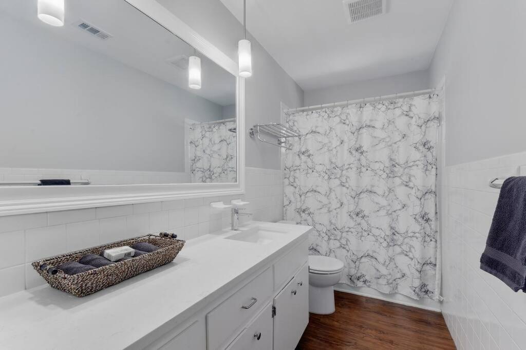 Remodeled 3br, 2.5 Bath Retreat W/ Large Backyard Austin