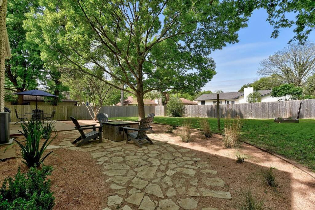 Remodeled 3br, 2.5 Bath Retreat W/ Large Backyard Holiday home