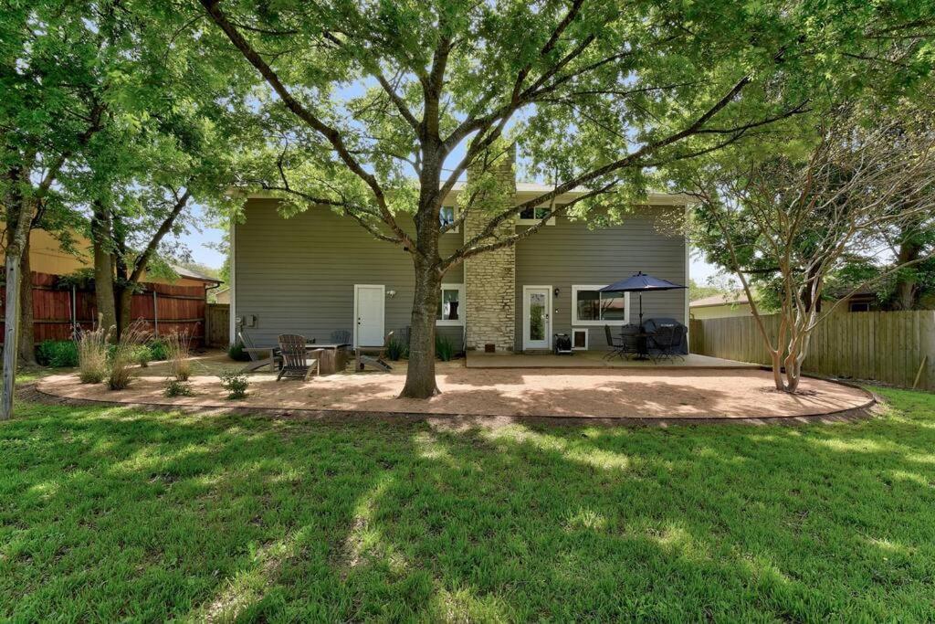 Remodeled 3br, 2.5 Bath Retreat W/ Large Backyard Austin