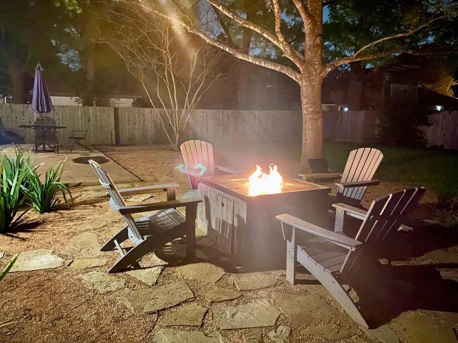 Holiday home Remodeled 3br, 2.5 Bath Retreat W/ Large Backyard *
