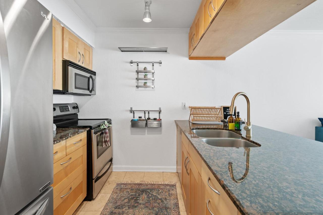 Lady Bird Perfect Atx Getaway Poolside Holiday home *
