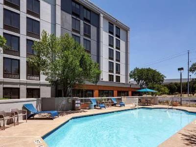 Hotel Hampton Nw Near The Domain 3*
