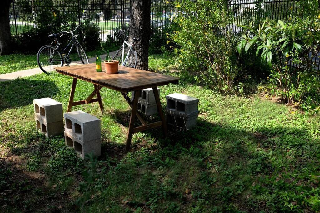 Walk To Coffee, Bars, Eats — The Cozy Austin