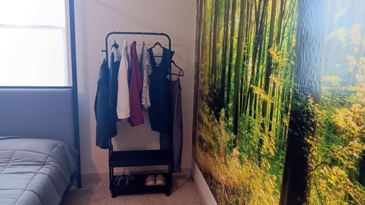 Private Upscale Room, Forest Themed Homestay Austin