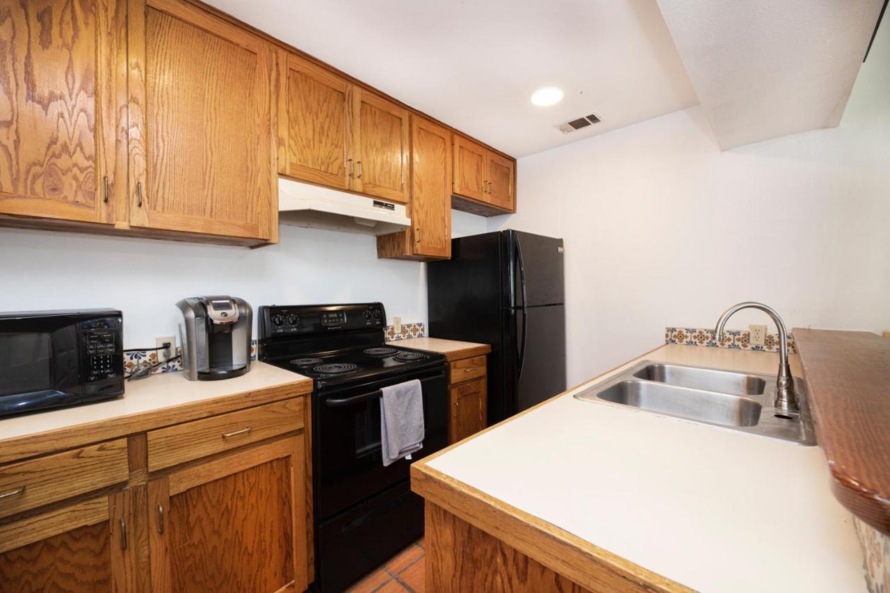 Charming Mini-suite In West Campus! Apartment