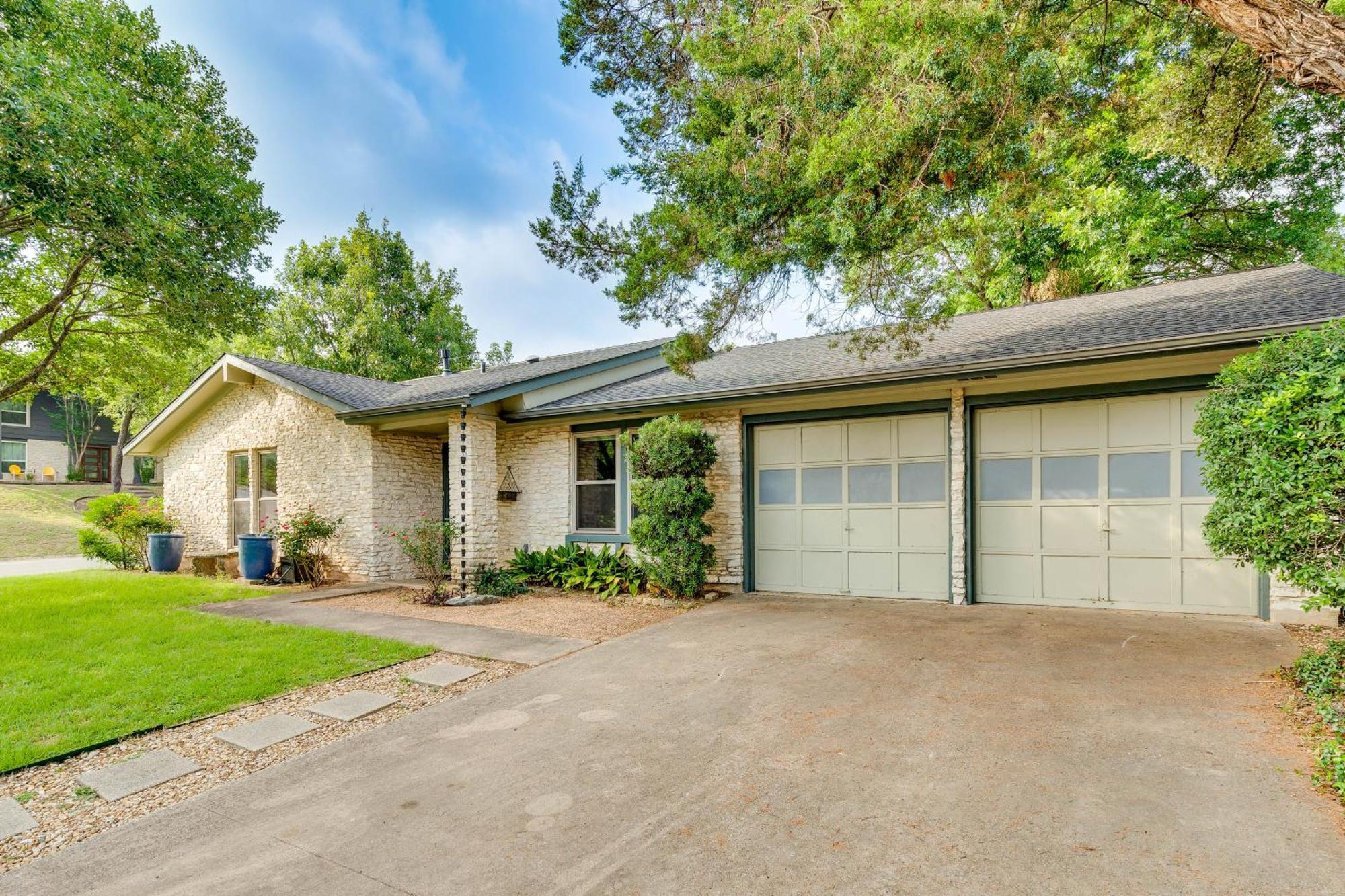 Pet-friendly With Private Yard! *