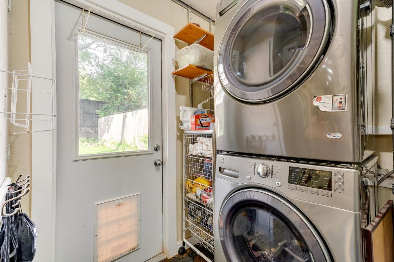 Pet-friendly With Private Yard! Holiday home Austin