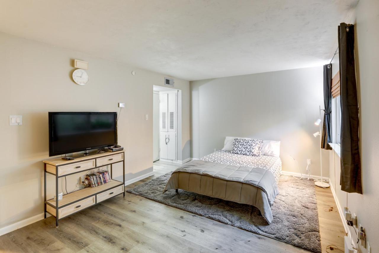 Pet-friendly With Pool, Near Downtown *