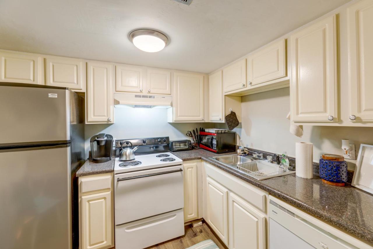 Pet-friendly With Pool, Near Downtown Apartment Austin