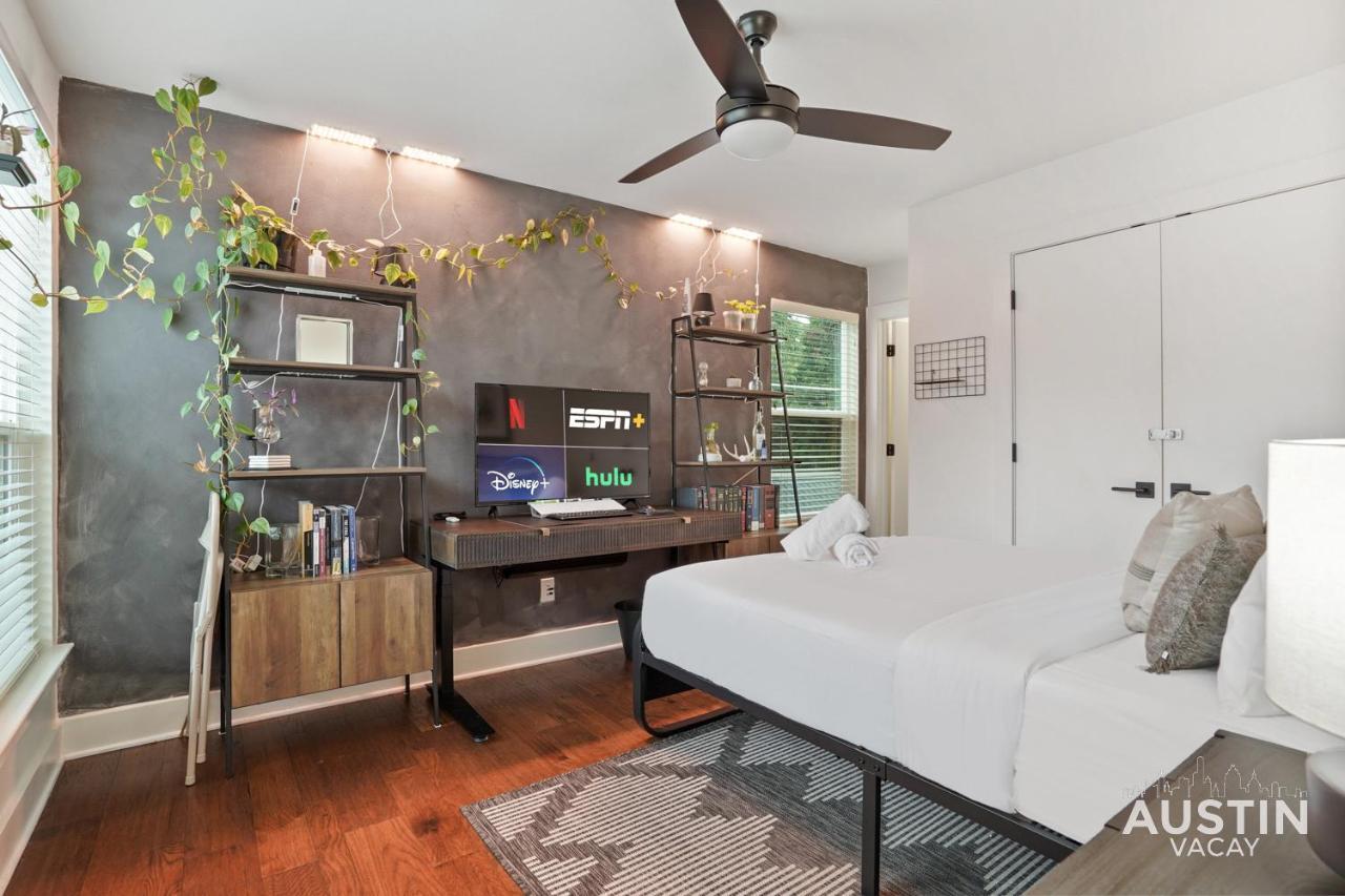 Holiday home Stylish Retreat W Outdoor Oasis In Heart Of Austin
