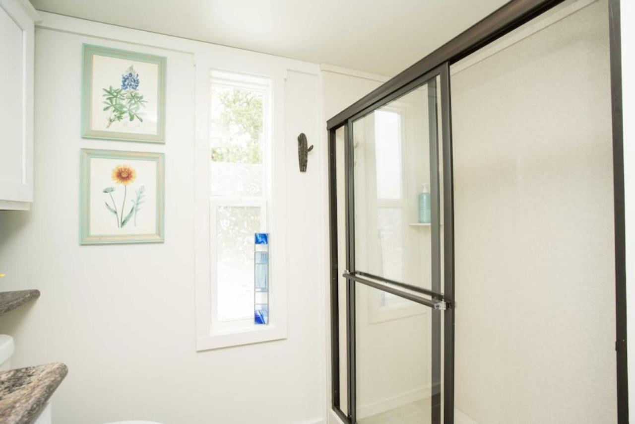 Simply Southern Tiny House Retreat Apartment Austin