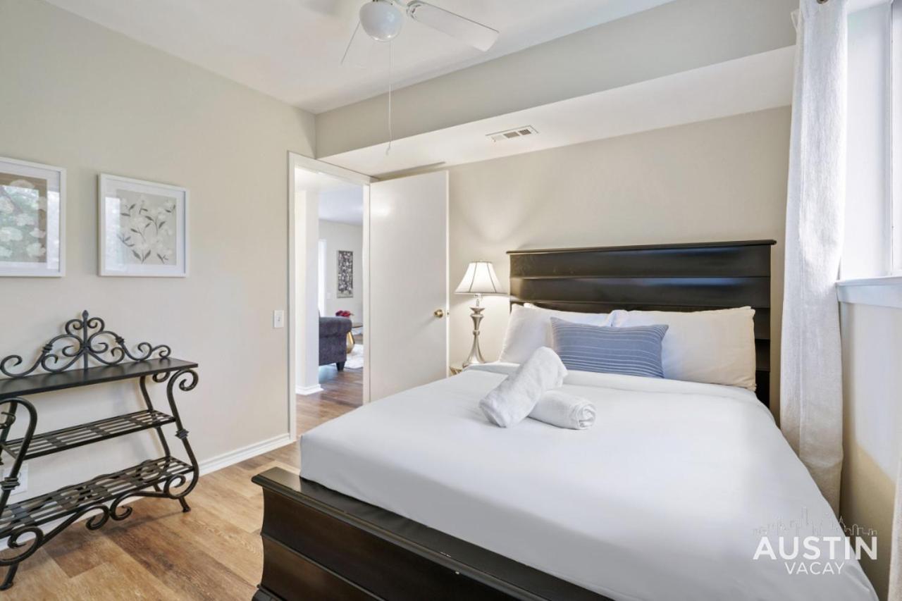 Holiday home Free Parking And Pool At Chic Oasis