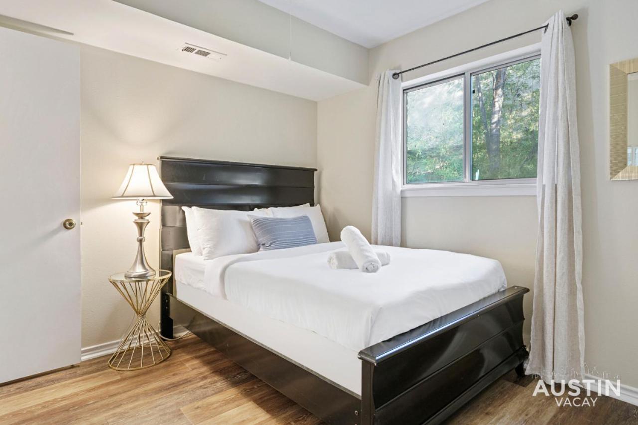 Free Parking And Pool At Chic Oasis * Austin