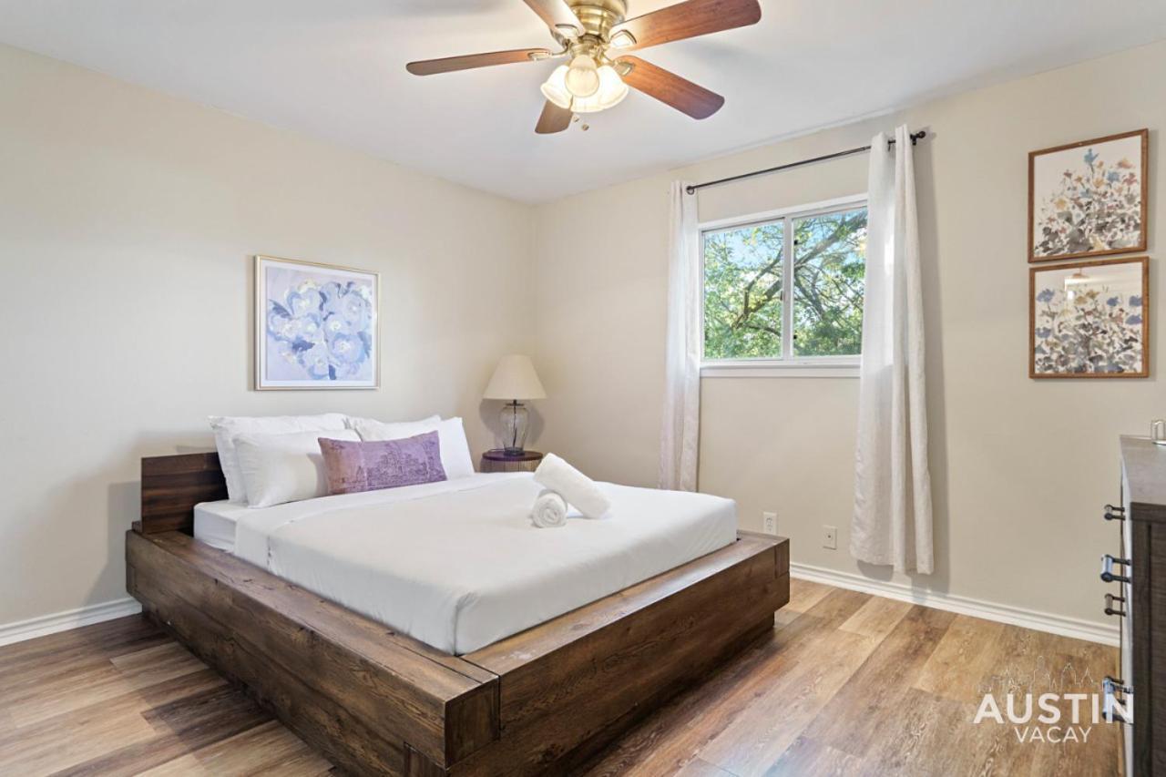 Free Parking And Pool At Chic Oasis * Austin