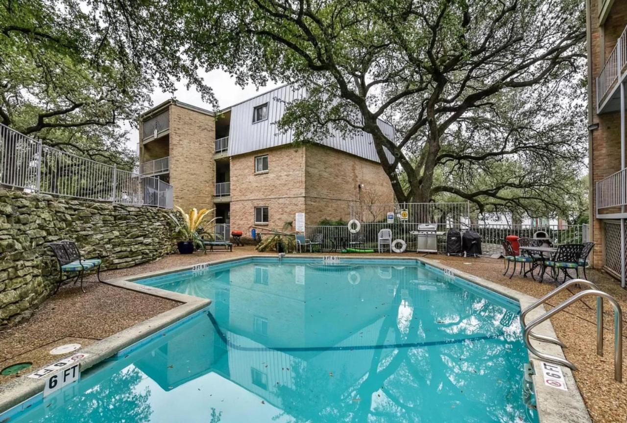 Free Parking And Pool At Chic Oasis Austin