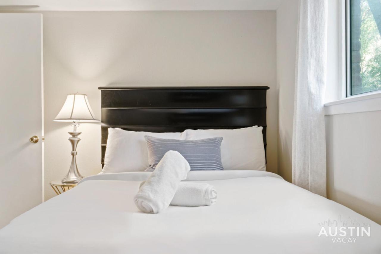 Free Parking And Pool At Chic Oasis