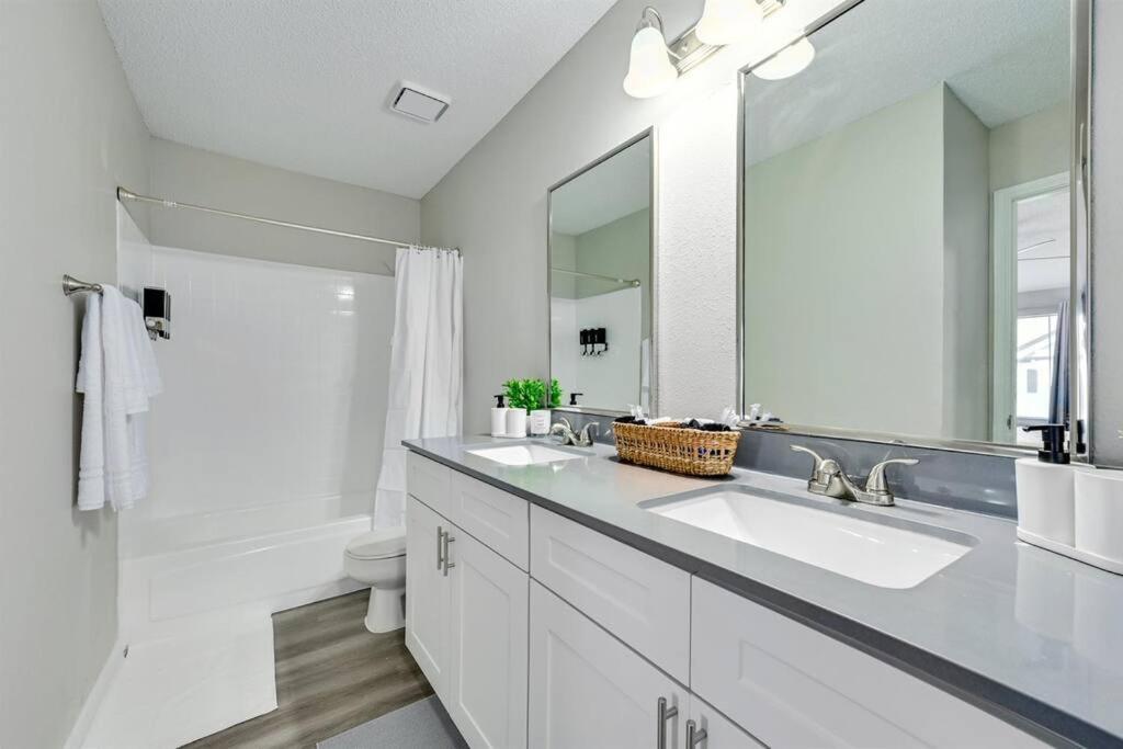Spacious 3b/3bath W/ Gym, Free Parking, 1g Wi-fi