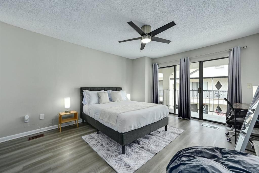 Spacious 3b/3bath W/ Gym, Free Parking, 1g Wi-fi