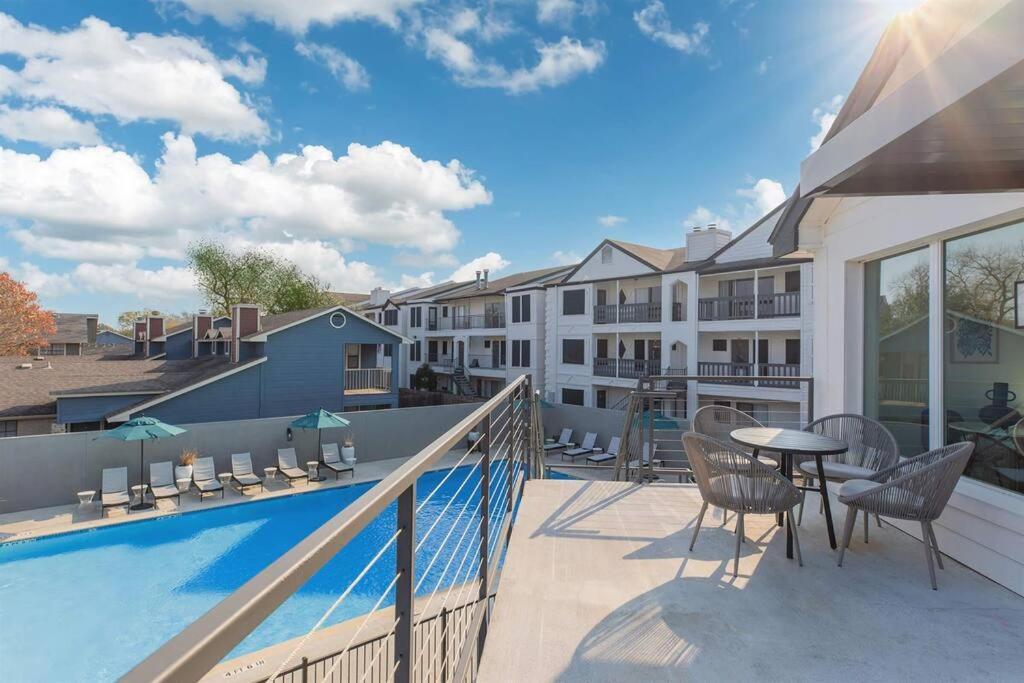 Apartment Spacious 3b/3bath W/ Gym, Free Parking, 1g Wi-fi *