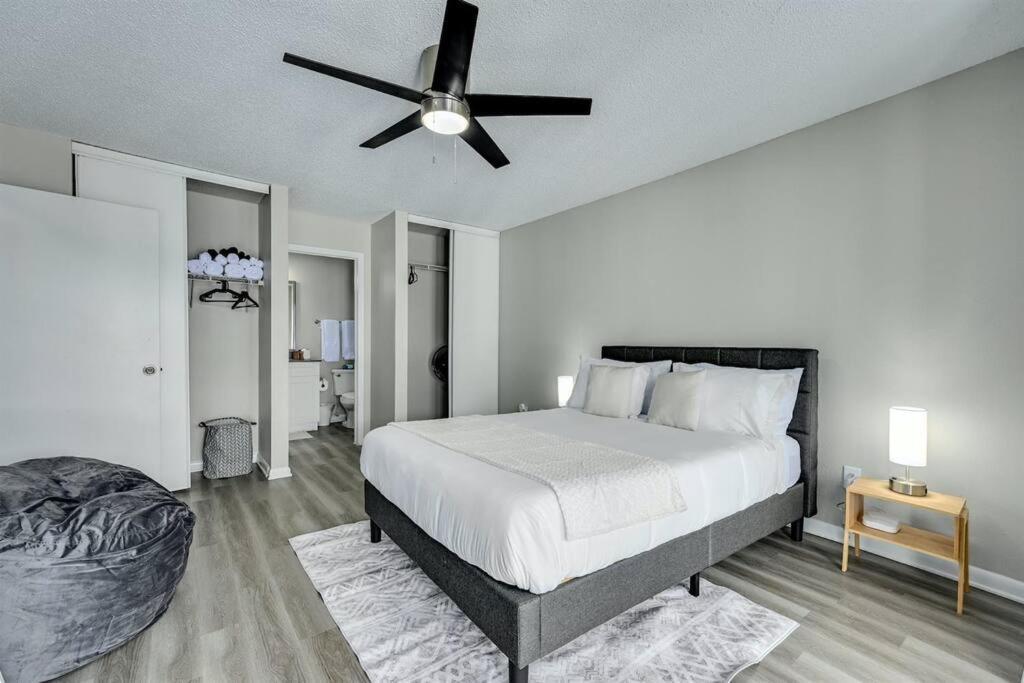 Apartment Spacious 3b/3bath W/ Gym, Free Parking, 1g Wi-fi *
