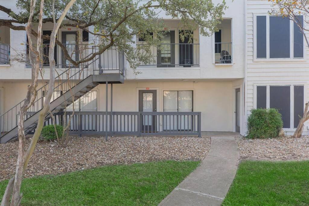 Apartment Spacious 3b/3bath W/ Gym, Free Parking, 1g Wi-fi Austin