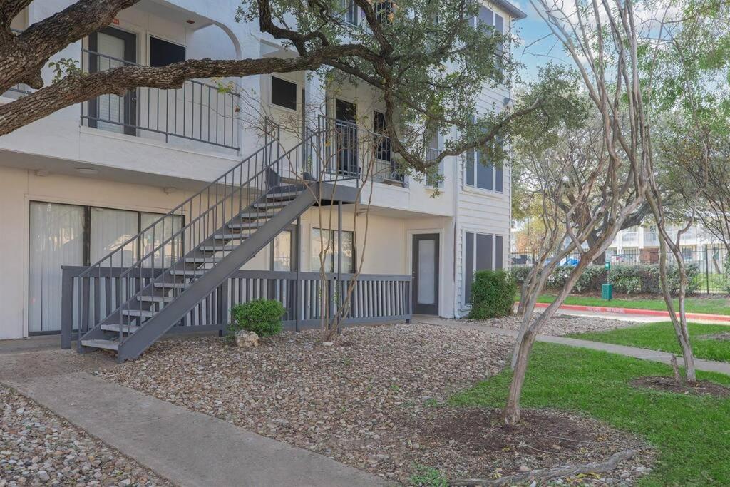 Apartment Spacious 3b/3bath W/ Gym, Free Parking, 1g Wi-fi *