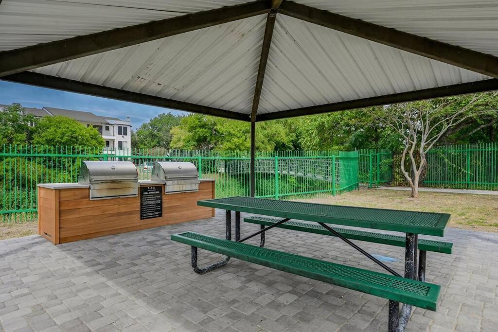 Spacious 3b/3bath W/ Gym, Free Parking, 1g Wi-fi