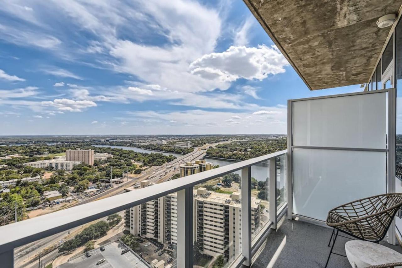 Apartment Luxury 1br With Views, Rooftop Pool And Walk To Rainey St. Austin