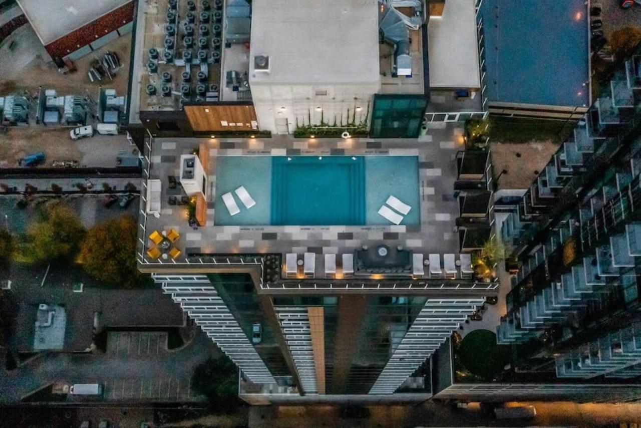 Luxury 1br With Views, Rooftop Pool And Walk To Rainey St. Apartment Austin