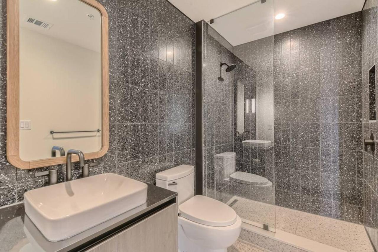 Luxury 1br With Views, Rooftop Pool And Walk To Rainey St. Apartment *