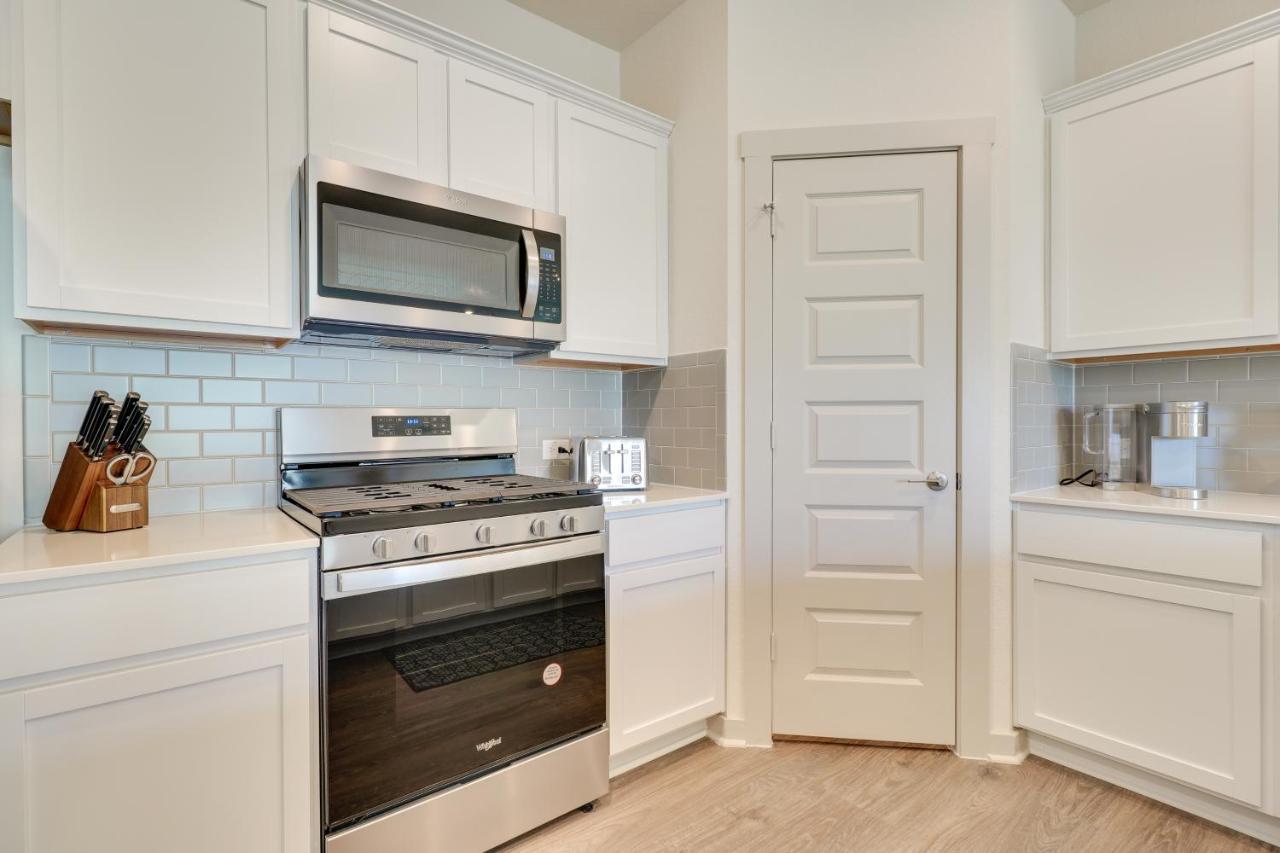 Bright Vacation About 10 Mi To Downtown! Holiday home