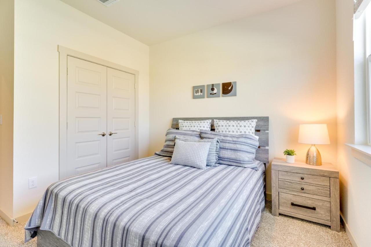 Bright Vacation About 10 Mi To Downtown! Holiday home *