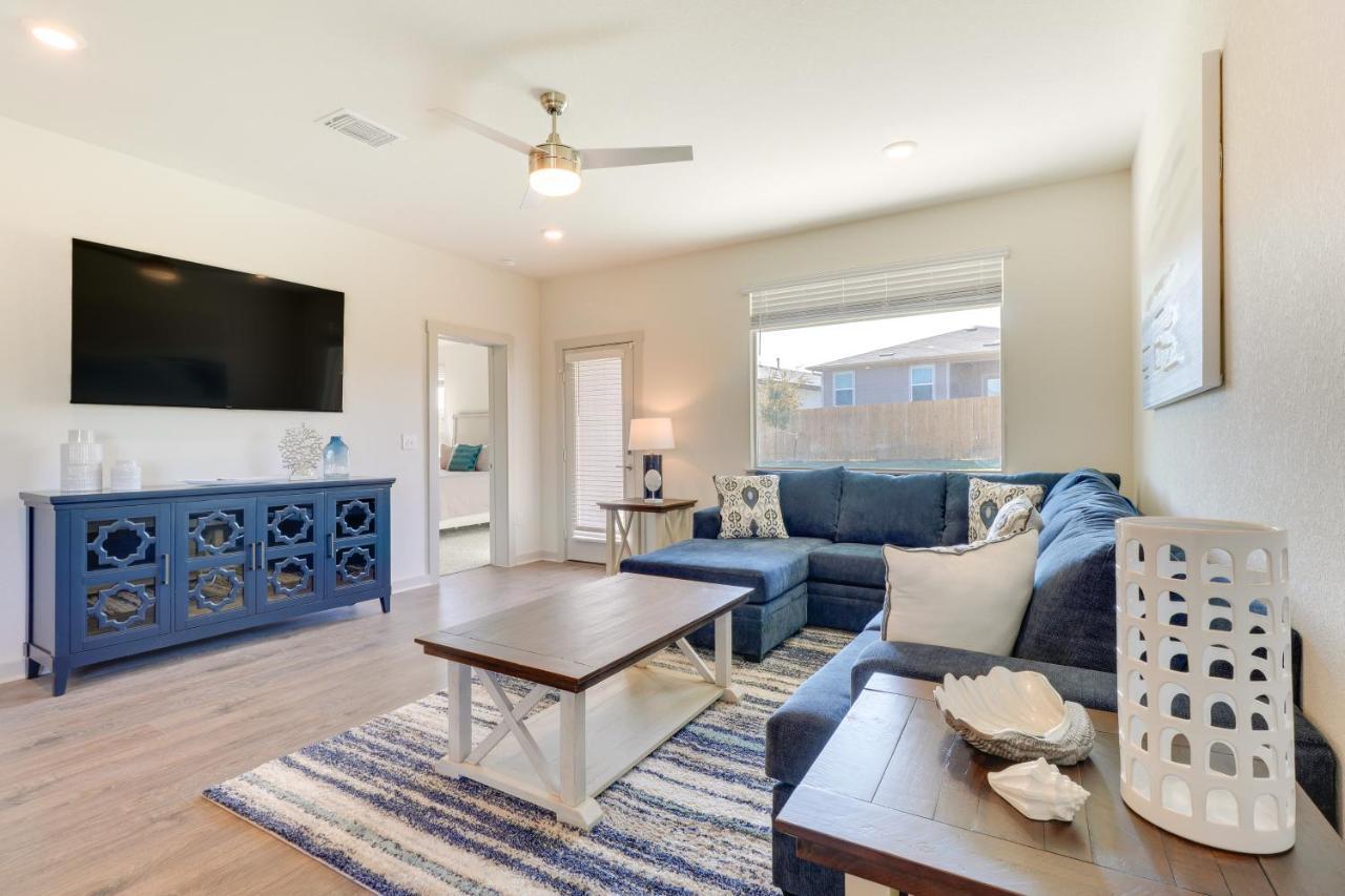 Holiday home Bright Vacation About 10 Mi To Downtown!