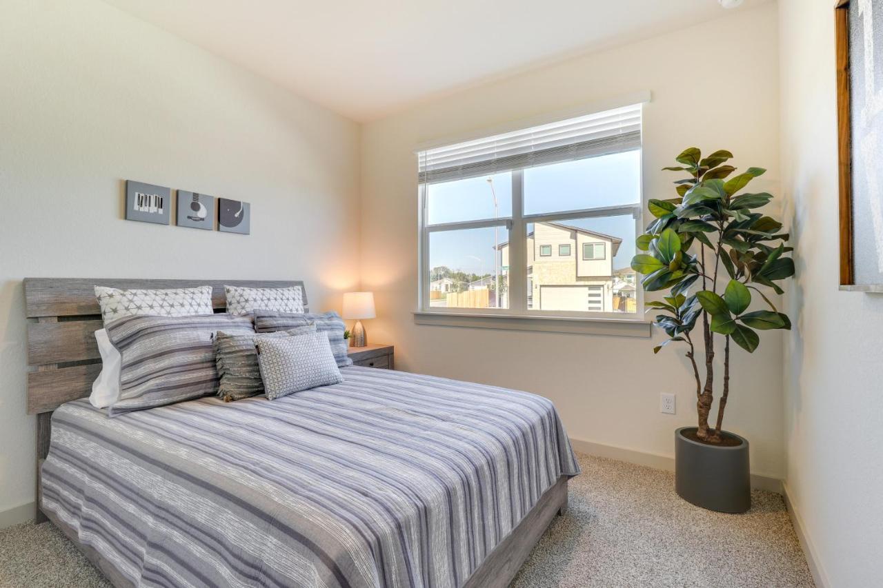 Holiday home Bright Vacation About 10 Mi To Downtown! *