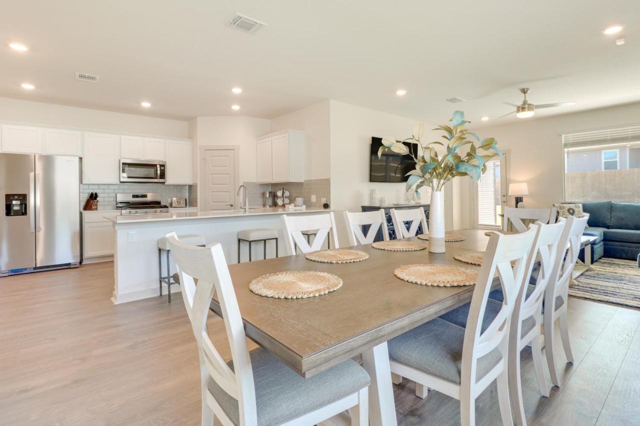 Bright Vacation About 10 Mi To Downtown! Holiday home *