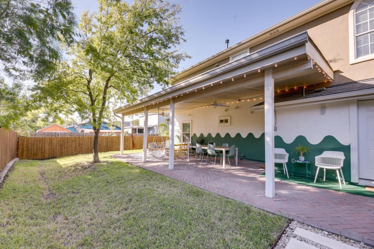Holiday home Vibrant Vacation With Covered Patio
