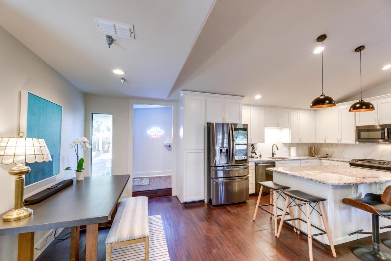 Vibrant Vacation With Covered Patio Austin